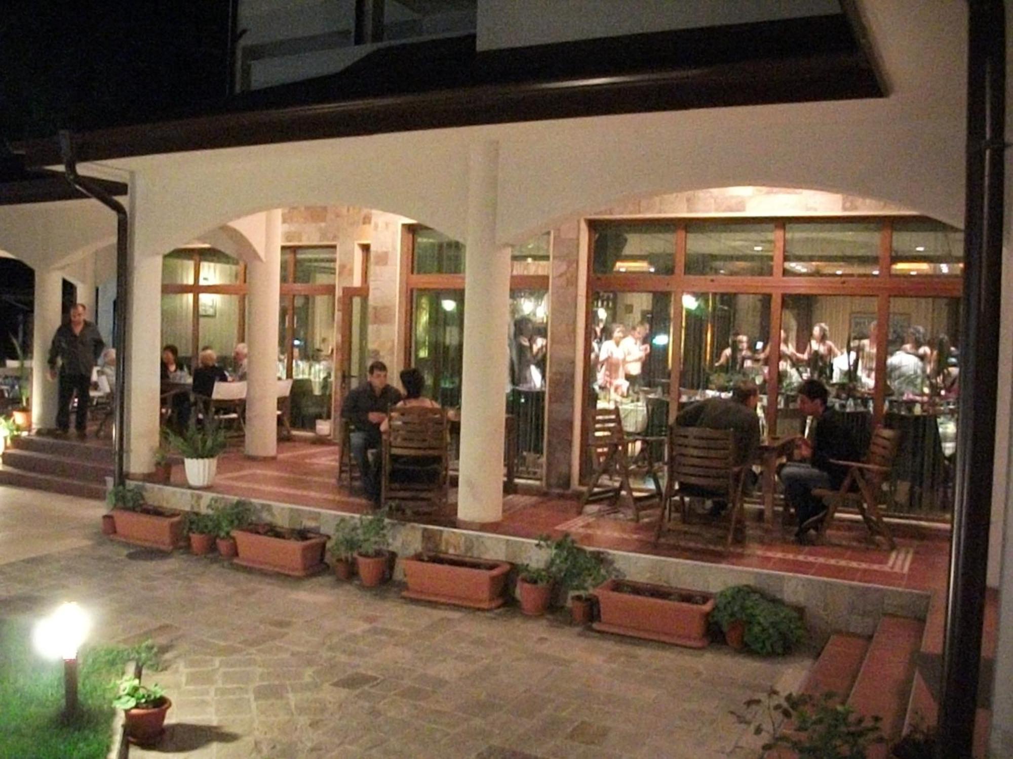 Hotel Park Karnobat Zewnętrze zdjęcie