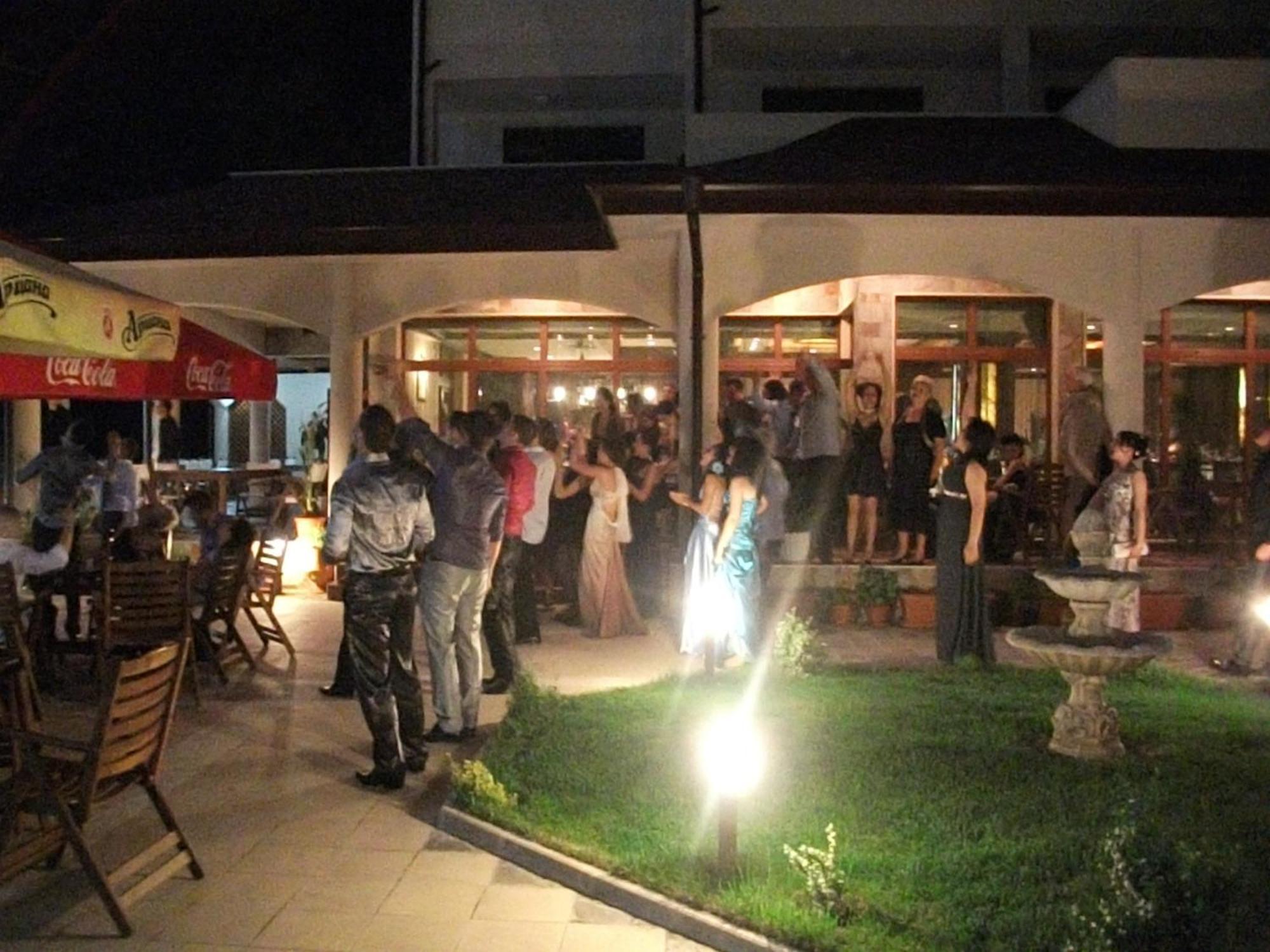 Hotel Park Karnobat Zewnętrze zdjęcie